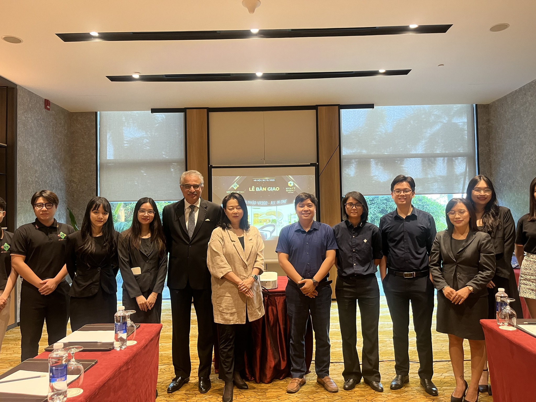 Đất Vàng Việt Nam bàn giao VR Tour cho Hyatt Regency West Hanoi